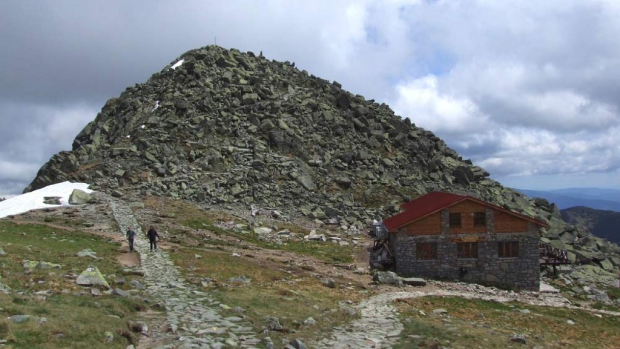 Kamienny domek pod Chopokiem 1 źródło: https://sk.wikipedia.org/wiki/Kamenná_chata_pod_Chopkom
