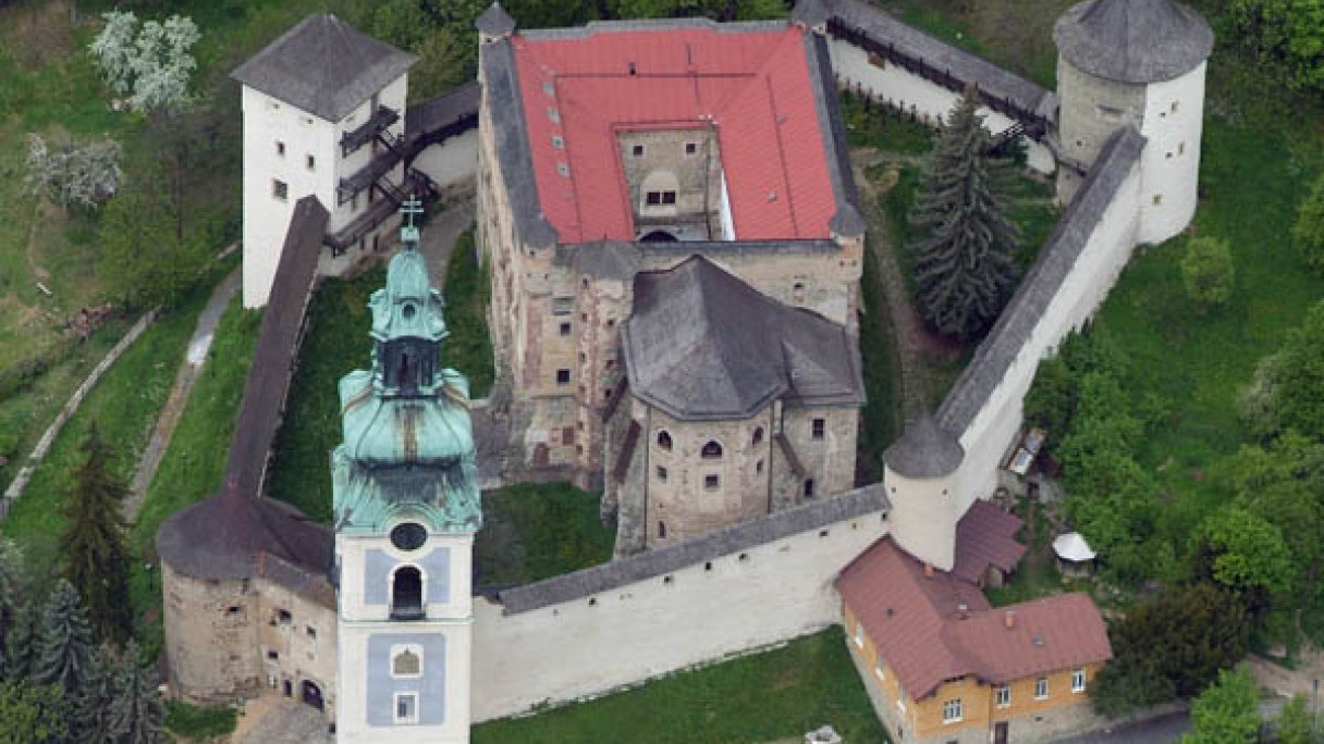 Starý zámok Banská Štiavnica Autor: Civertan źródło: https://upload.wikimedia.org/wikipedia/commons/b/ba/Selmecbanya-ovarcivertanlegi1.jpg