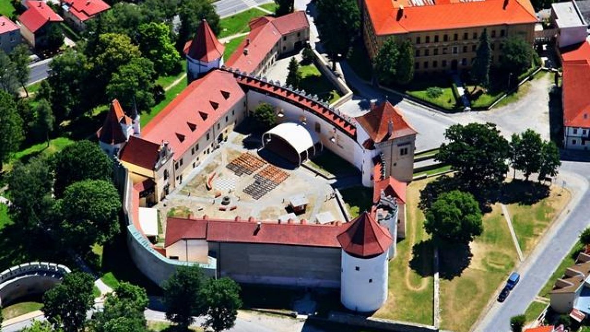 Kežmarský hrad źródło: https://www.kezmarok.sk/portals_pictures/i_004989/i_4989496.jpg