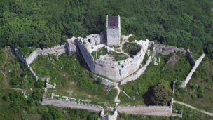 Topoľčiansky hrad 2 Autor: Civertan źródło: https://upload.wikimedia.org/wikipedia/commons/a/a0/Nagytapolcsanycivertanlegi.jpg