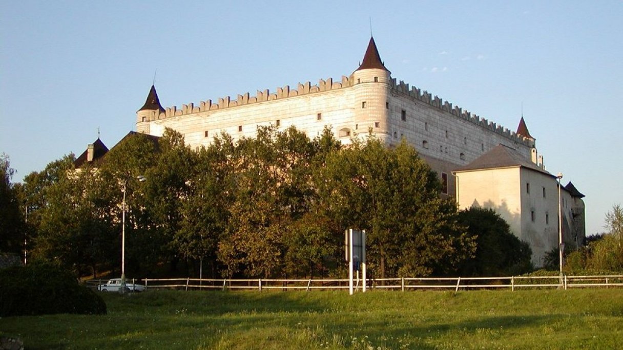 Zvolenský hrad Autor: Martin Hlauka źródło: https://upload.wikimedia.org/wikipedia/commons/thumb/9/98/Zvolen_hrad.jpg/800px-Zvolen_hrad.jpg