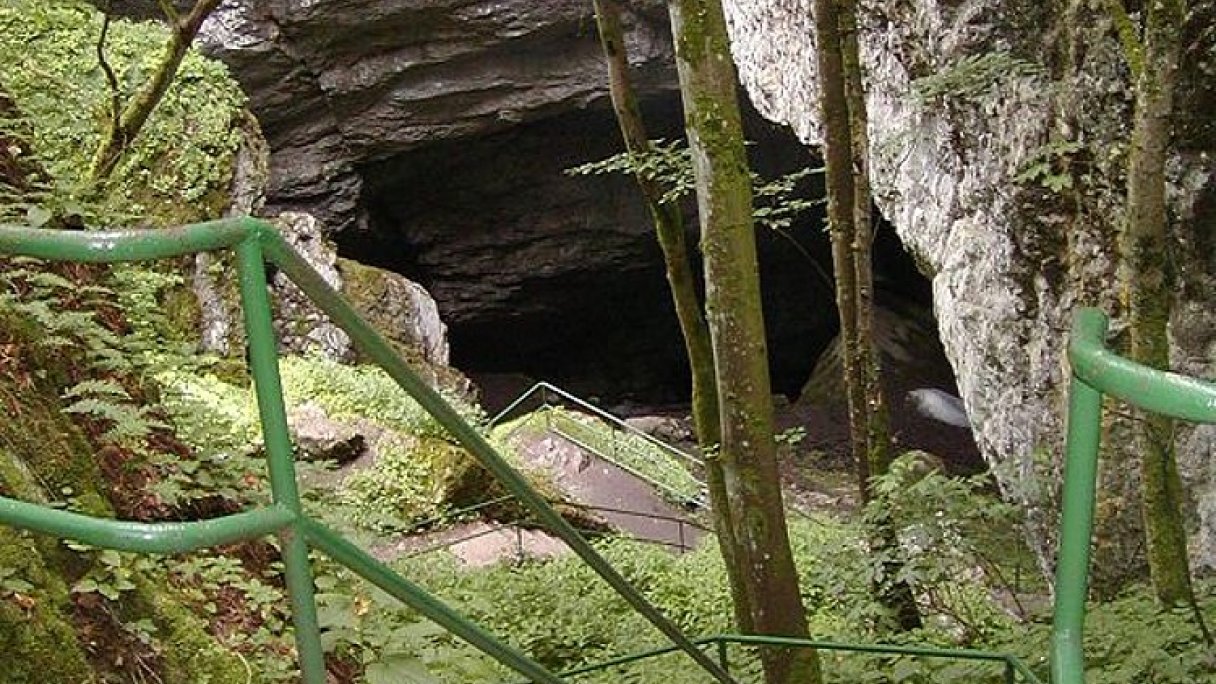 Jaskyňa Silická ľadnica Autor: Martin Hlauka (Pescan) źródło: https://upload.wikimedia.org/wikipedia/commons/d/d1/Silicka_ladnica.jpg