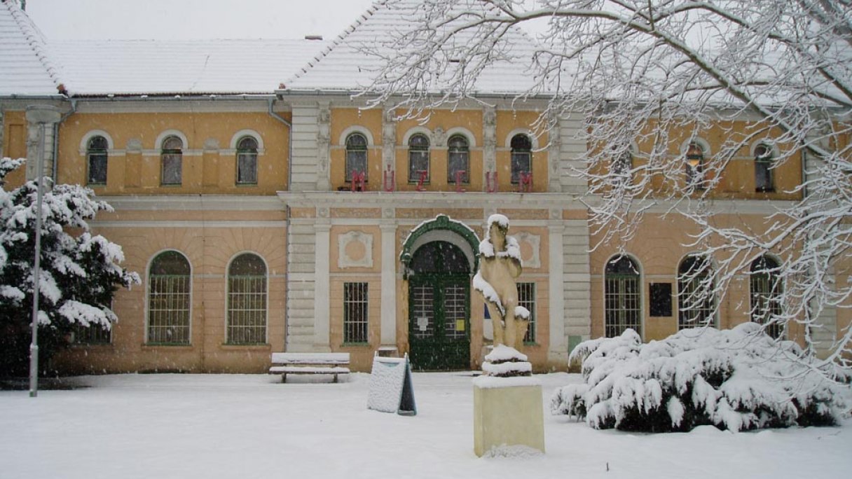Muzeum Balrychologiczne Imricha Zimy w Pieszczanach 1 źródło: https://sk.wikipedia.org/wiki/Balneologické_múzeum_Imricha_Wintera