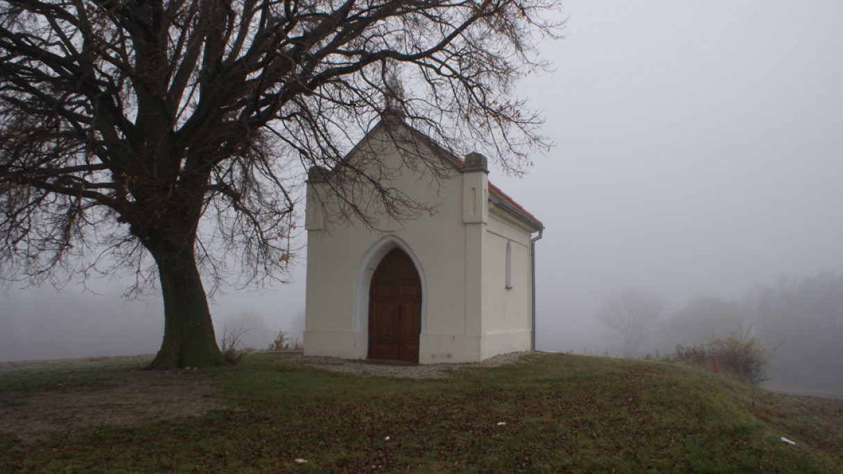 Kaplica św. Rozálie Štefanová - miejsce pielgrzymkowe 1 źródło: https://sk.wikipedia.org/wiki/%C5%A0tefanov%C3%A1_(okres_Pezinok)