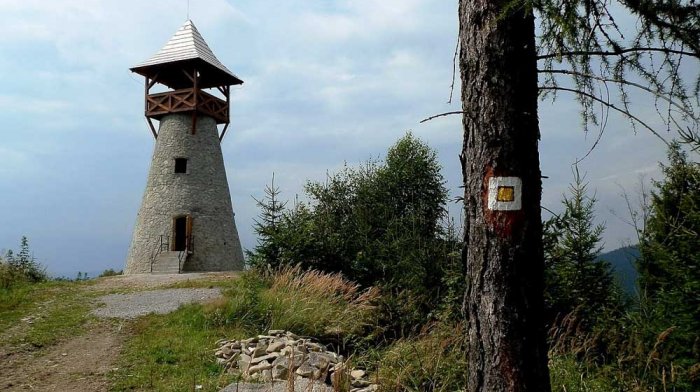 Wieża widokowa na wzgórzu Bobovec