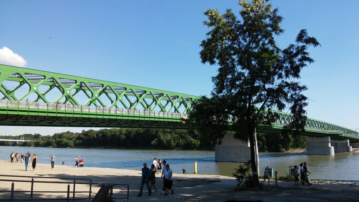 Starý most po úplnej rekonštrukcii Autor: Wizzard źródło: https://sk.wikipedia.org/wiki/Star%C3%BD_most_(Bratislava)#/media/S%C3%BAbor:Nov%C3%BD_Star%C3%BD_most_03.jpg