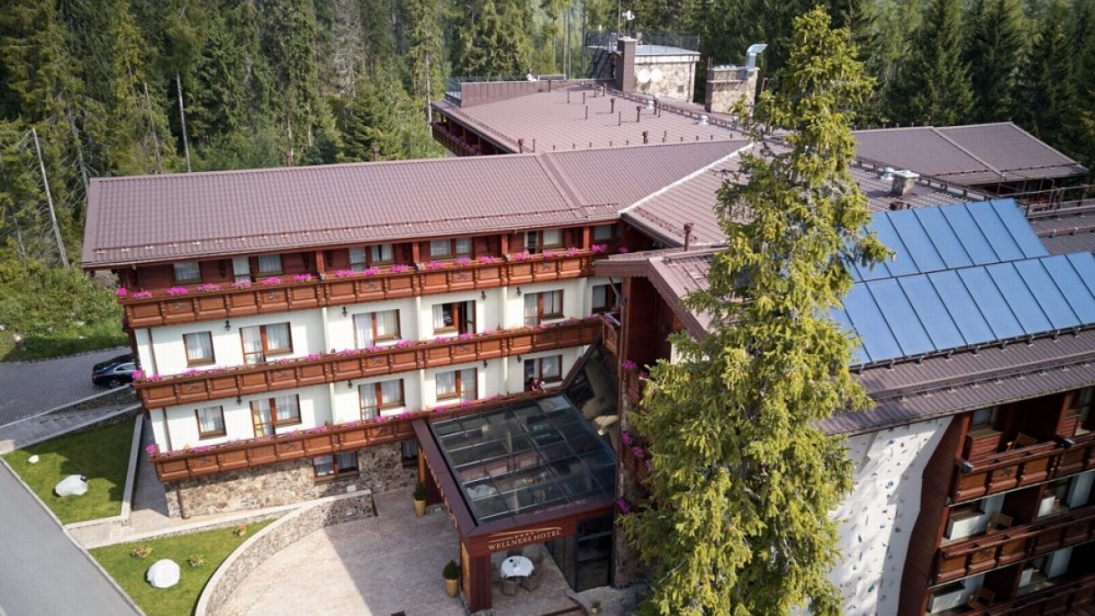 Wellness hotel Borovica ****  Szczyrbskie Jezioro 1