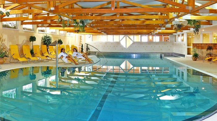 Pobyt dla seniorów z zabiegami relaksacyjnymi i dostępem do basenu