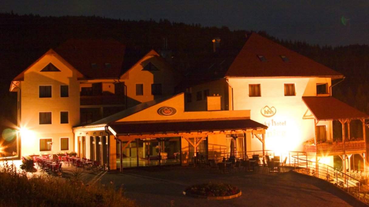 Górski hotel Hajnice **** Napalone Vadičov 2