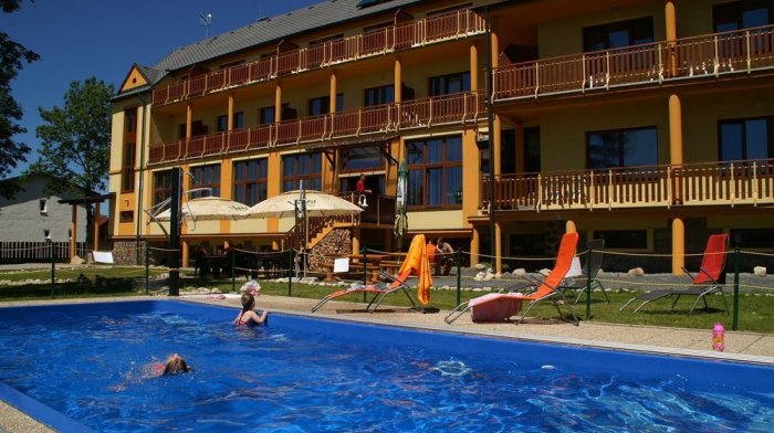 Letni wakacyjny relaks pod Gerlachem z obiadokolacją i dostępem do basenu